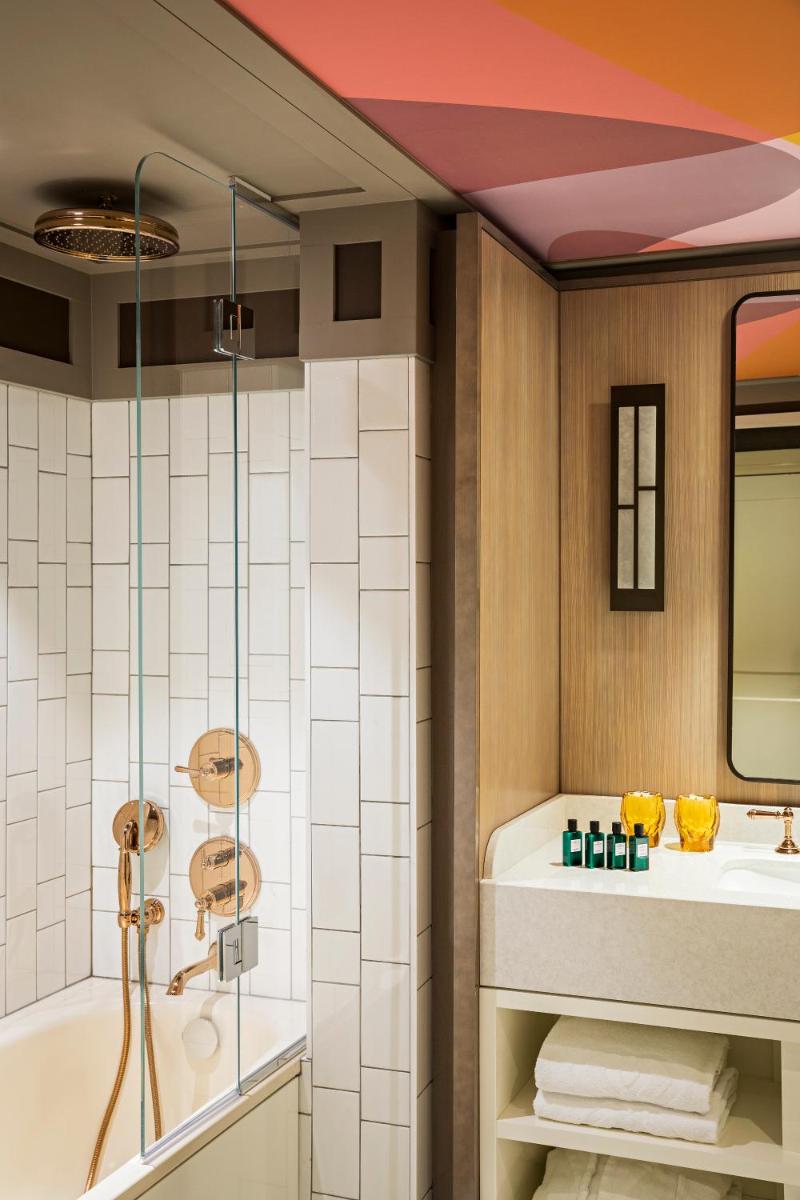 Salle de bains dans l'établissement Sofitel Le Scribe Paris Opera