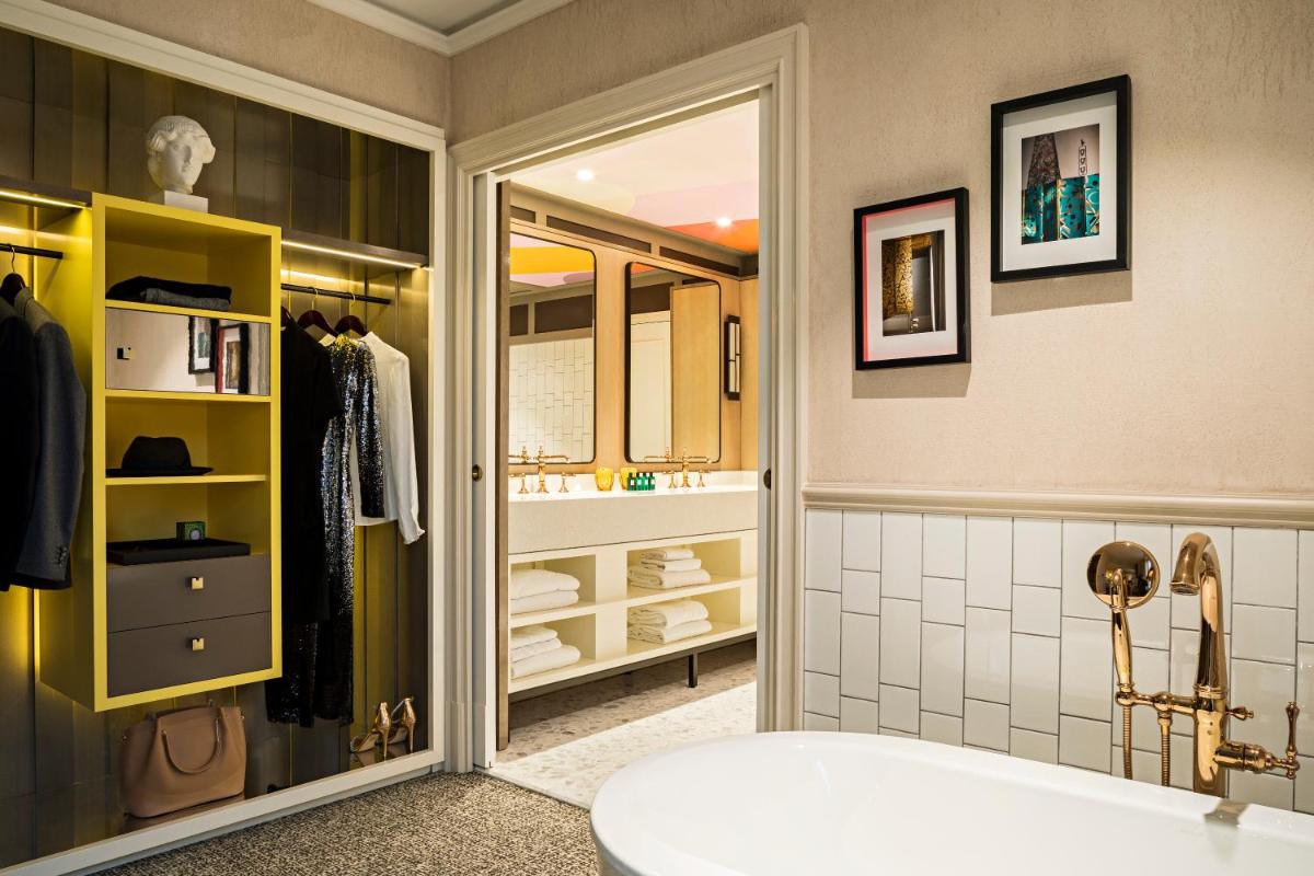 Salle de bains dans l'établissement Sofitel Le Scribe Paris Opera