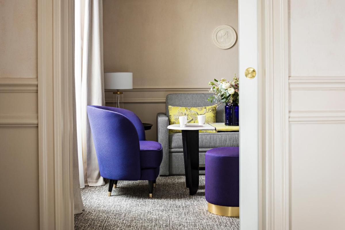 Coin salon dans l'établissement Sofitel Le Scribe Paris Opera