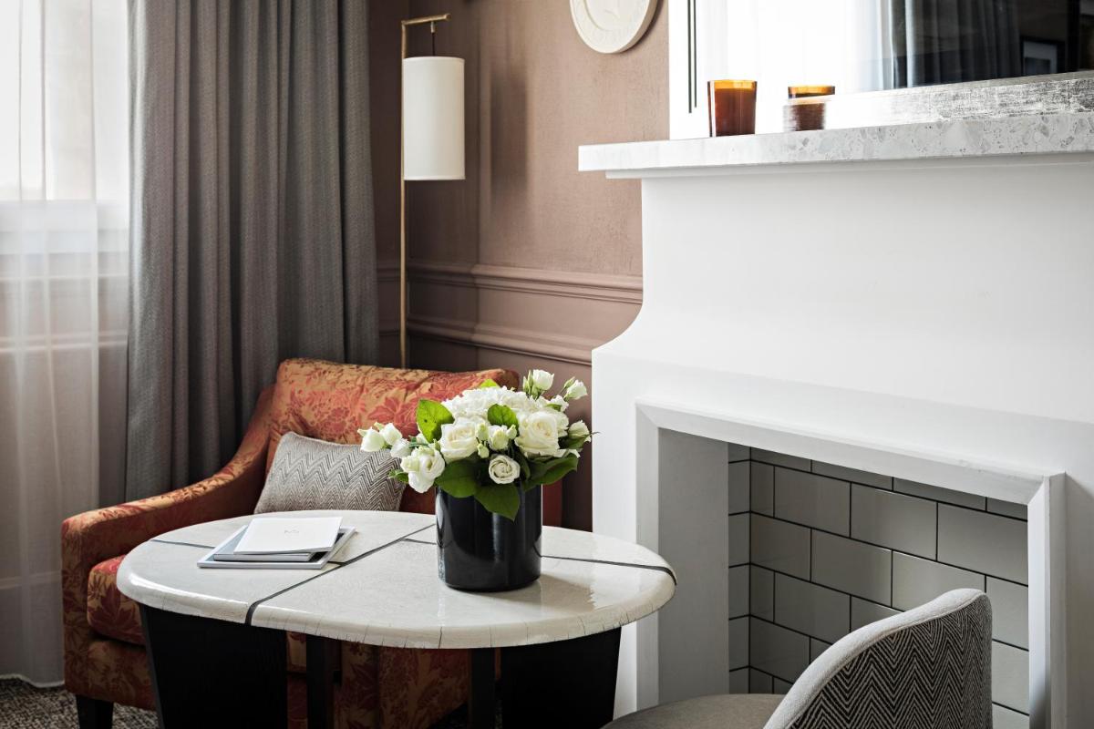 Coin salon dans l'établissement Sofitel Le Scribe Paris Opera