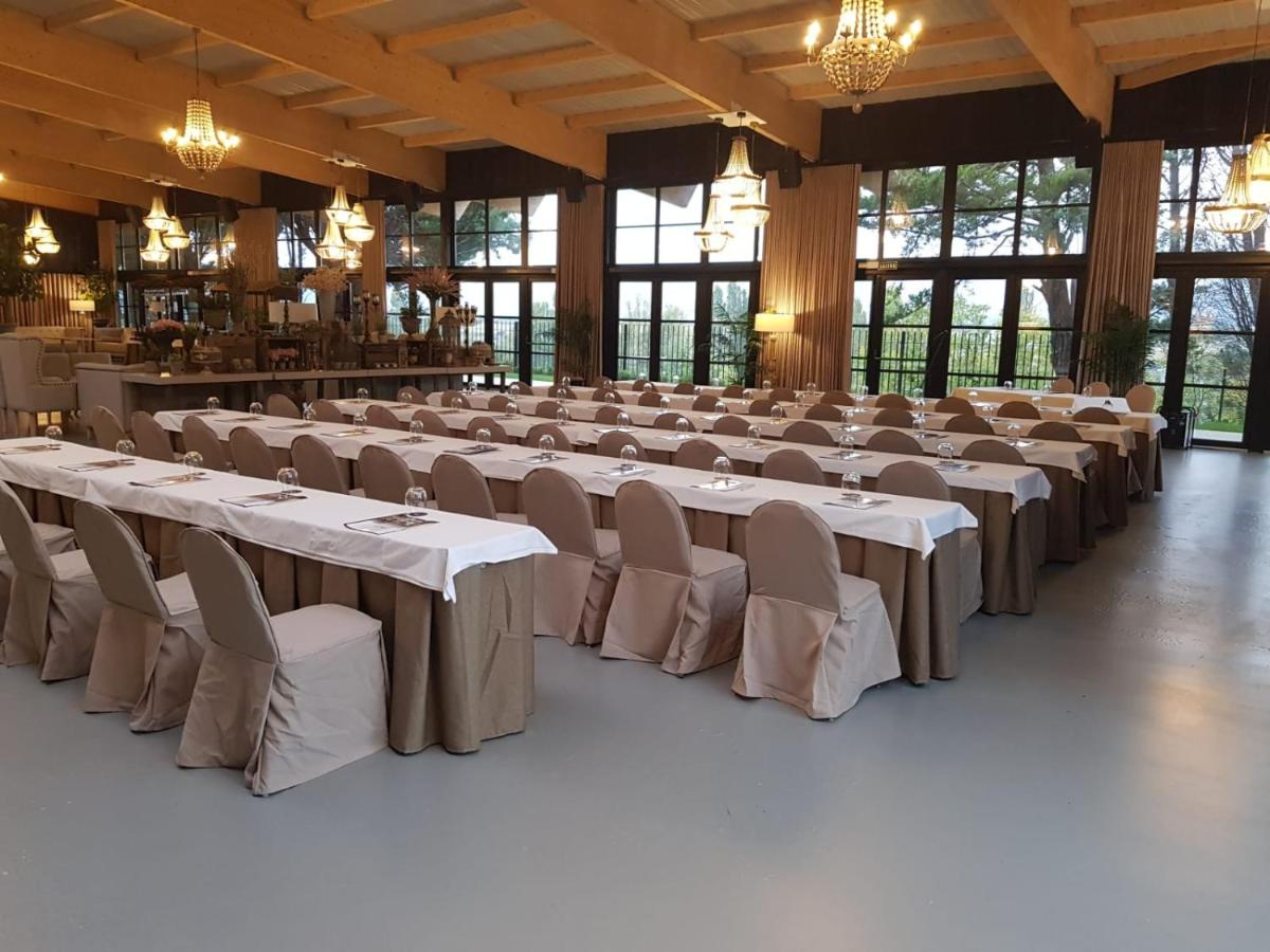 Un restaurante o sitio para comer en Hotel Luze El Toro