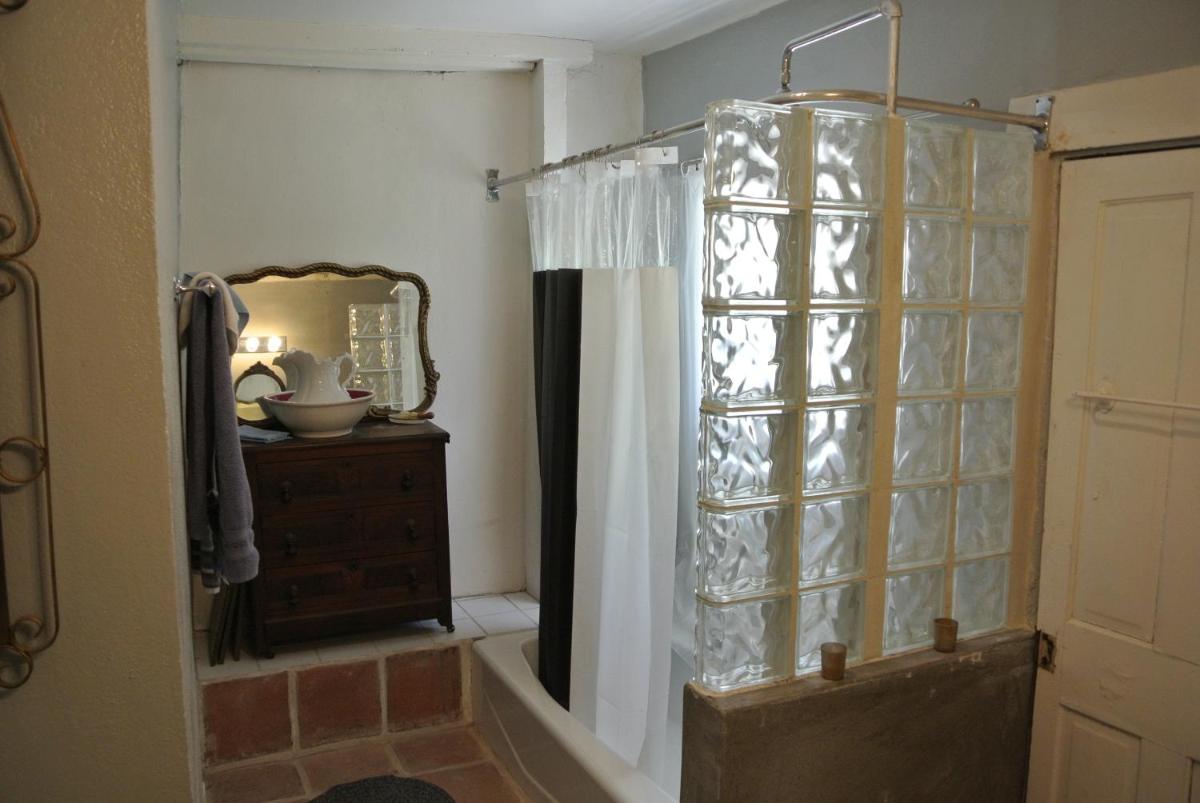 Inn at the L C Ranch - Housity