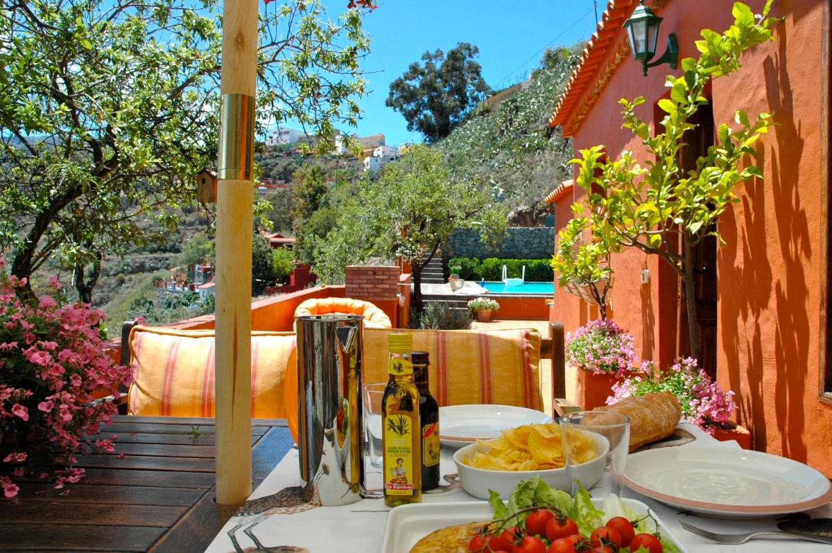 Tres Almendros by I N Z U L A E - Housity