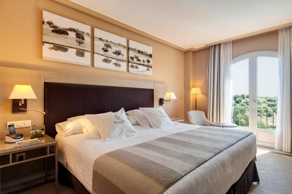 Cama o camas de una habitación en Barceló Montecastillo Golf