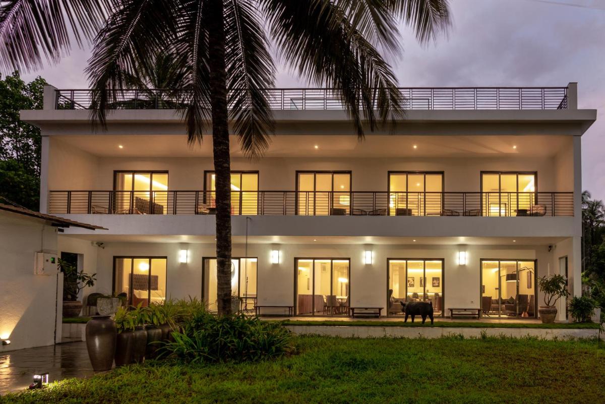 StayVista Ashore 6BHK Infinity Pool Ocean View- Morjim - Housity