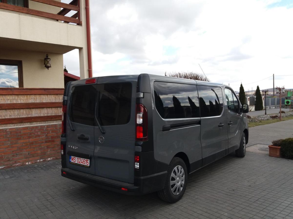 Country Court - Housity
