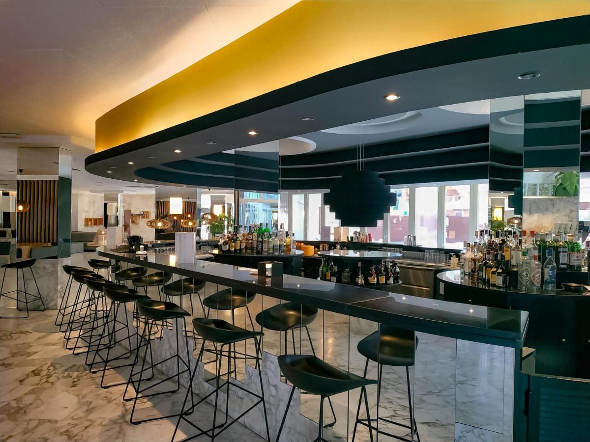 El salón o zona de bar de Hotel Bernat II 4*Sup