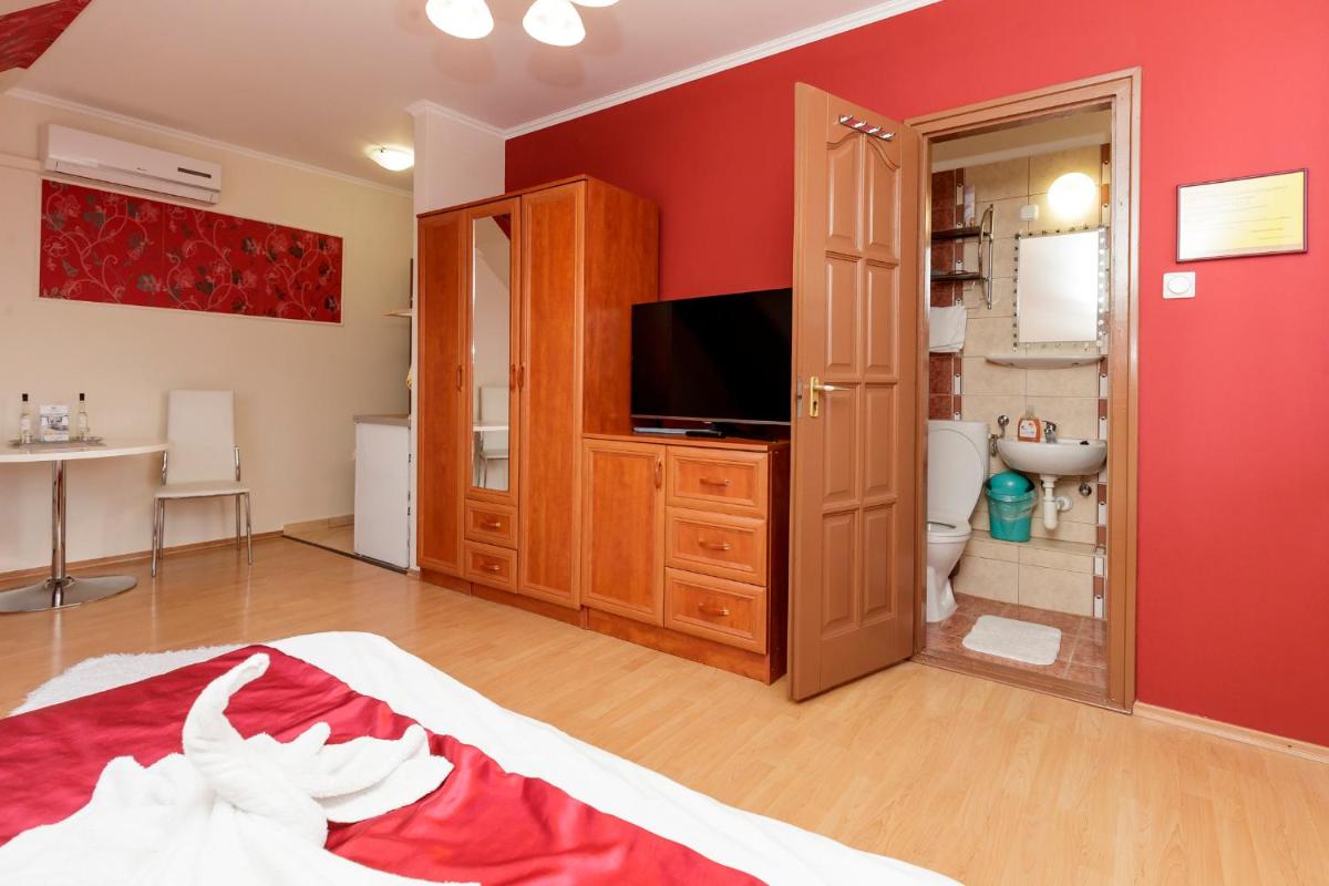 Almafa Apartmanház - Housity