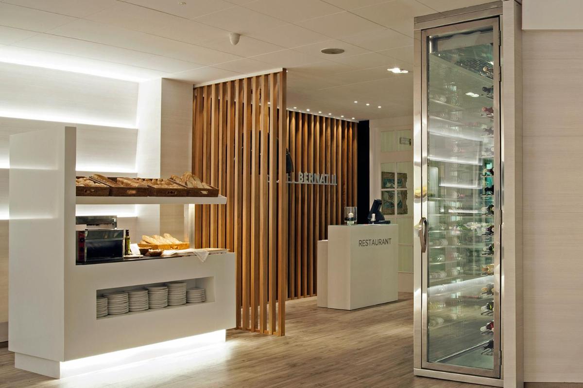 Una cocina o zona de cocina en Hotel Bernat II 4*Sup