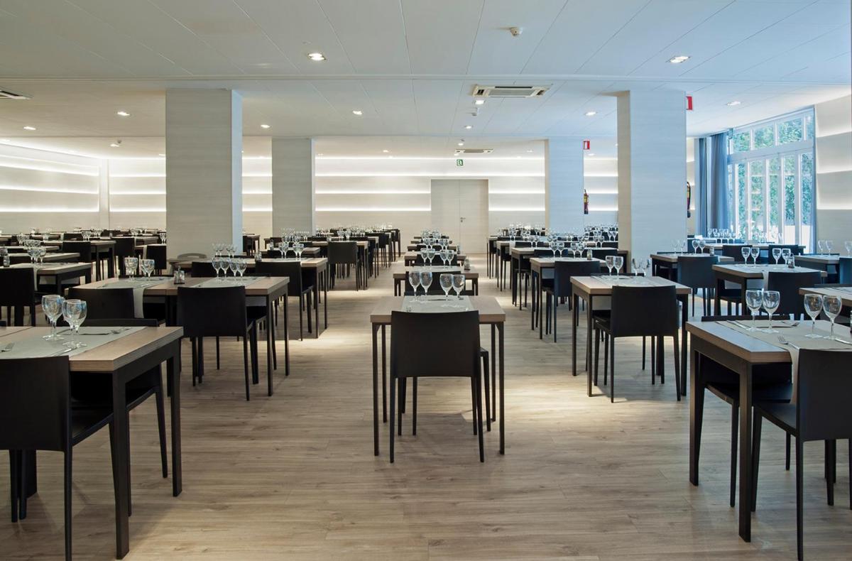 Un restaurante o sitio para comer en Hotel Bernat II 4*Sup