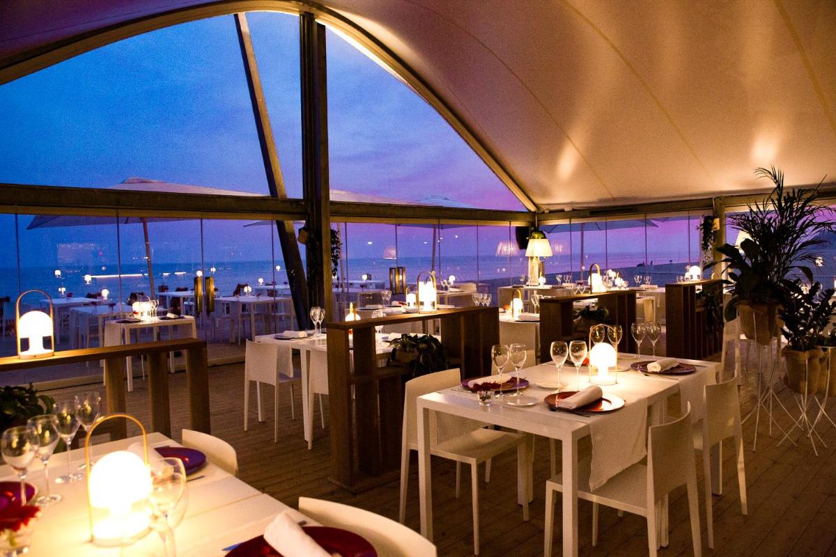 Un restaurante o sitio para comer en Hotel Bernat II 4*Sup