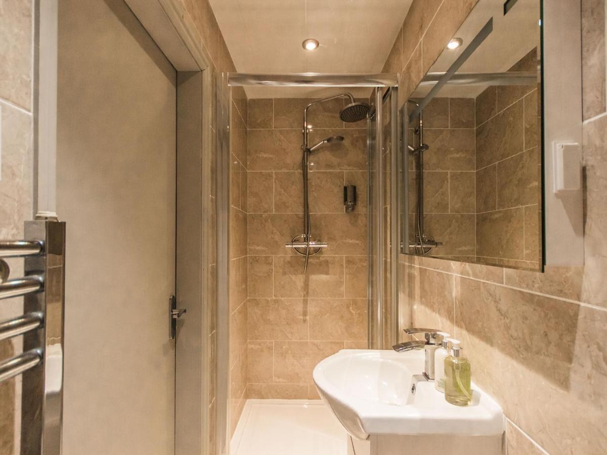 White Lion Hotel - Housity