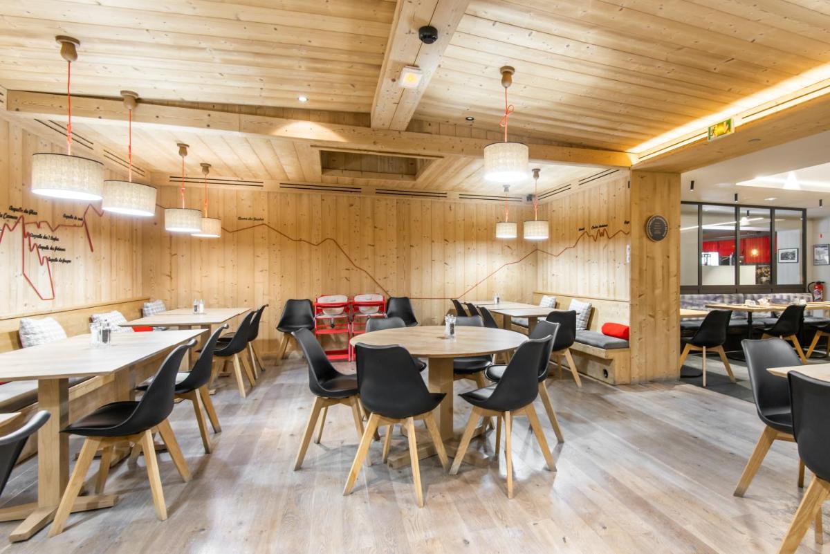 Restaurant ou autre lieu de restauration dans l'établissement Chalet Hôtel Le Prieuré & Spa