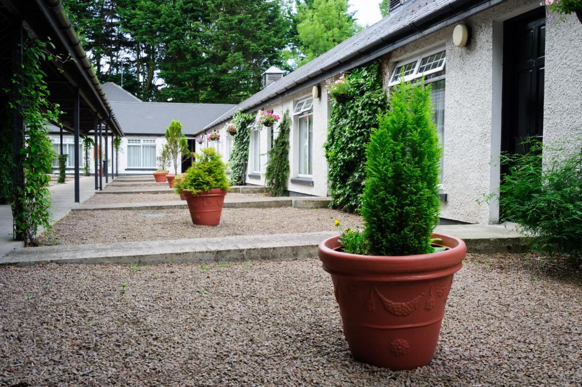 Brown Trout Golf & Country Inn - Housity
