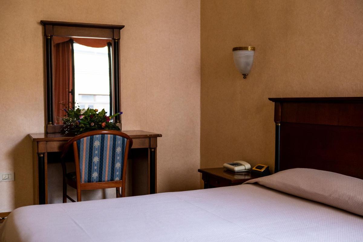 Hotel Astor - Housity