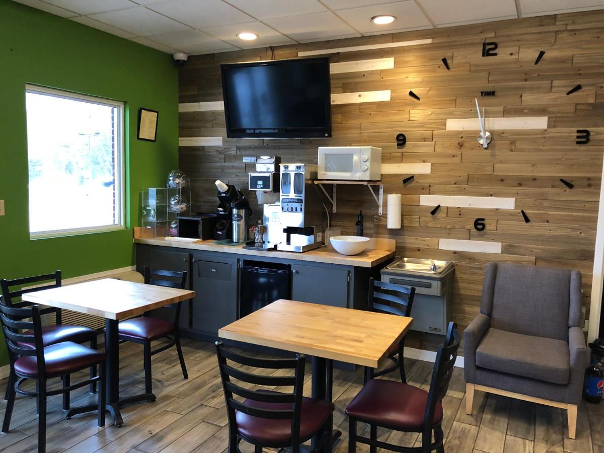 Deerfield Inn and Suites - Fairview - Housity