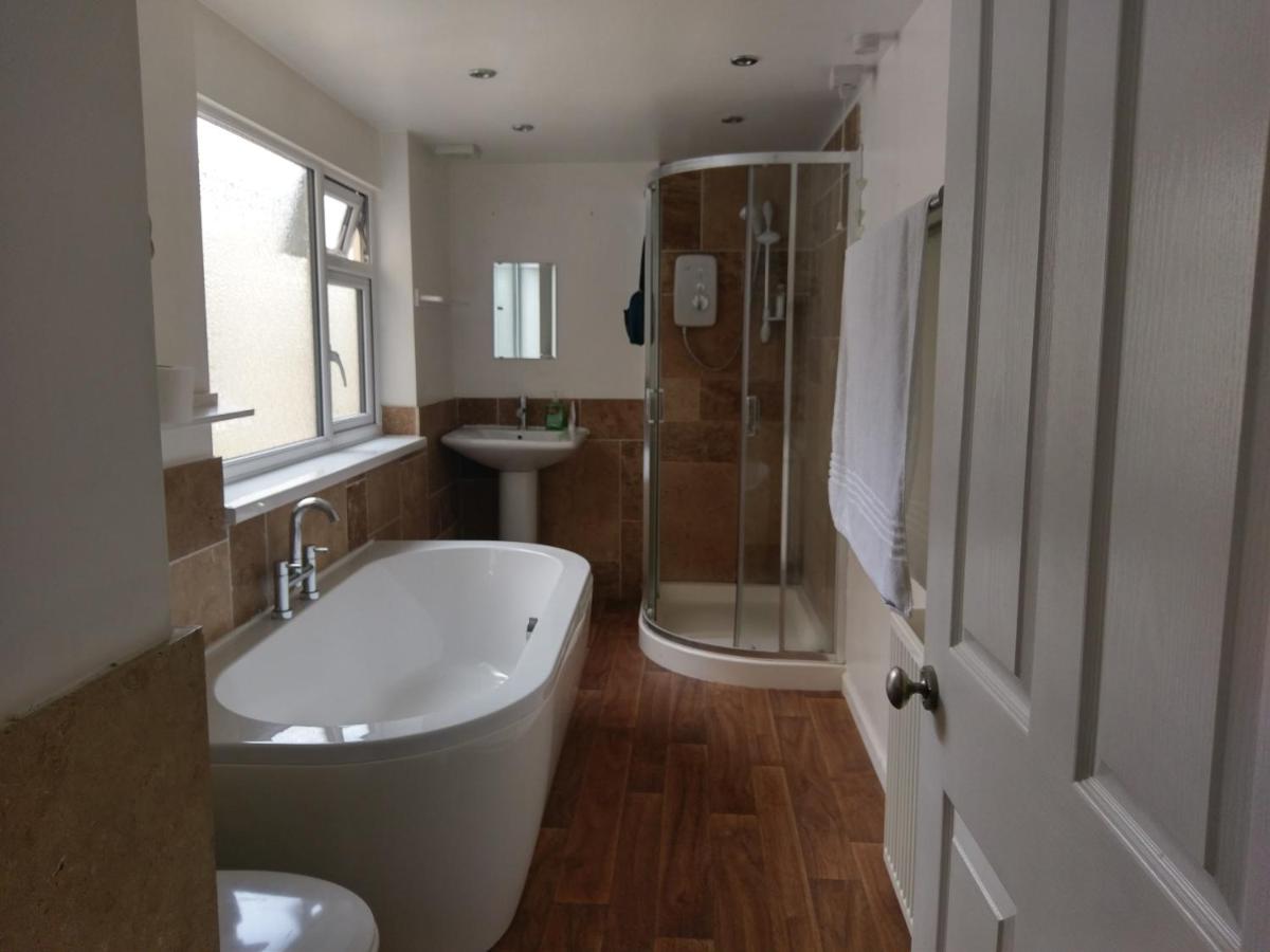 Gallery Guest House - Housity