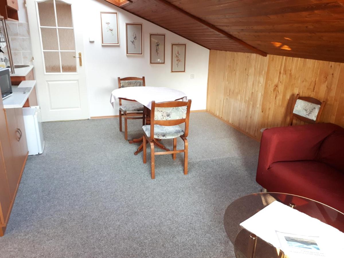 Privát - Melanie - Housity