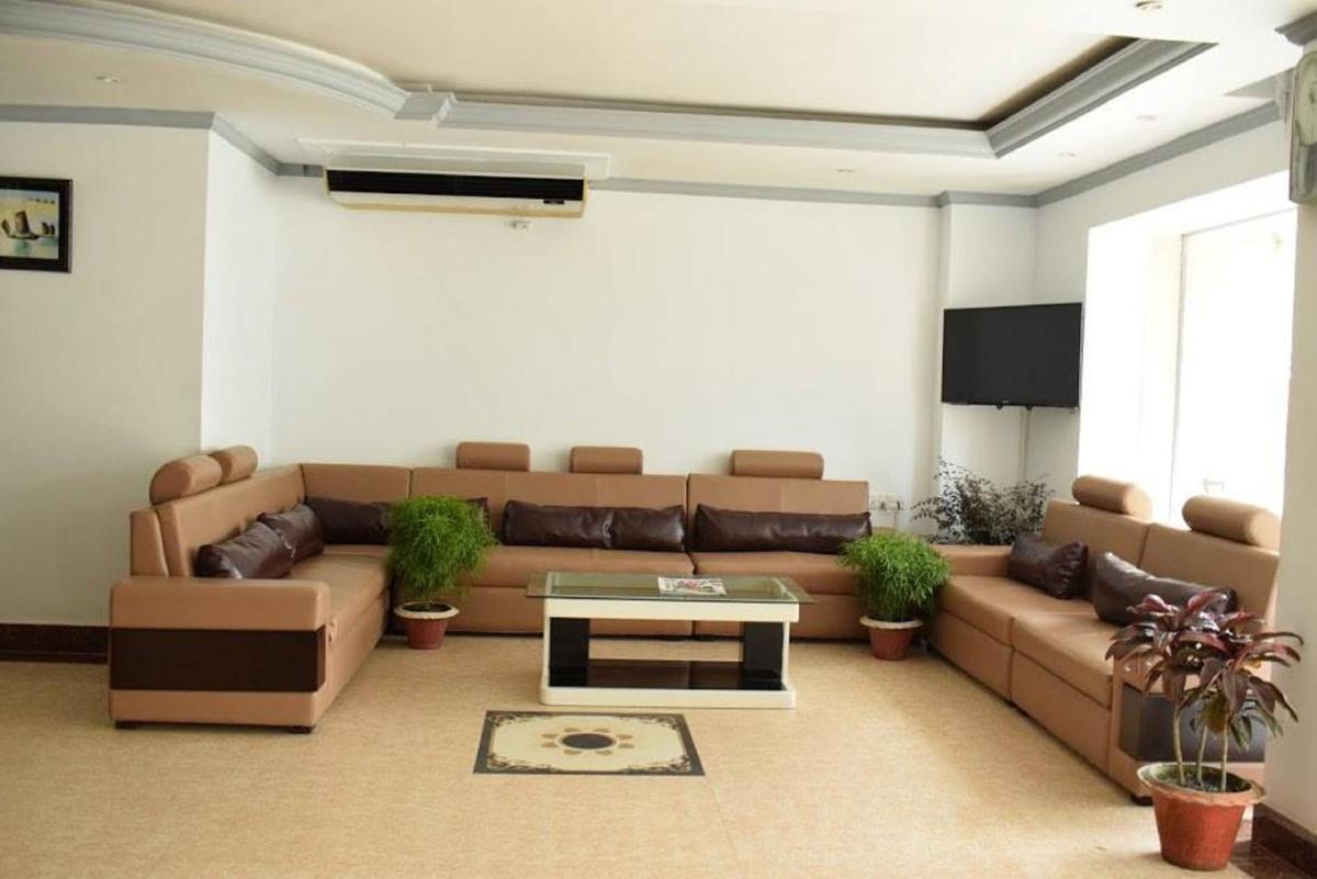 Hotel Regal Palace - Housity