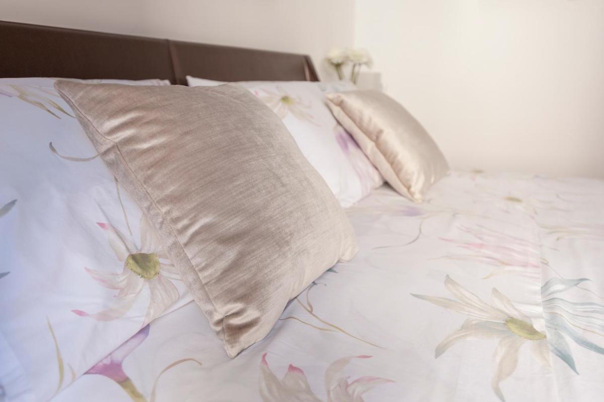 Via Bozzi Luxury Home - Housity