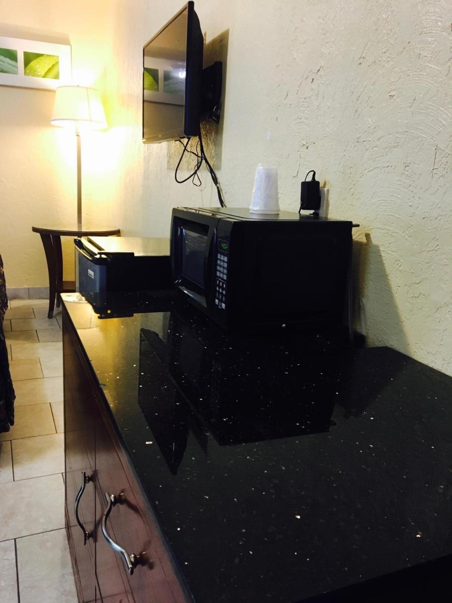 Relax Inn Lawton - Housity