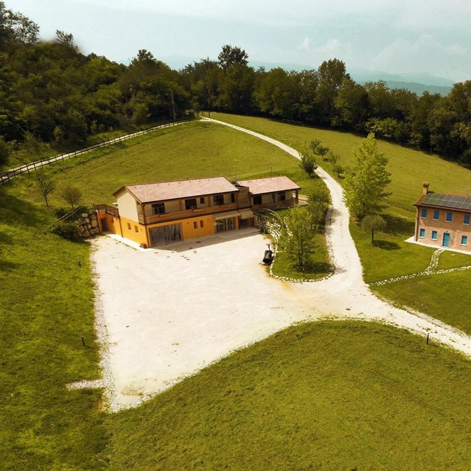 Nikolas' Valley - Housity