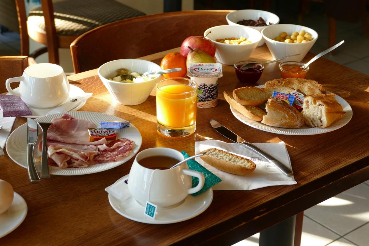 Logis Hotels Le Champalud Restaurant La Citadelle - Housity