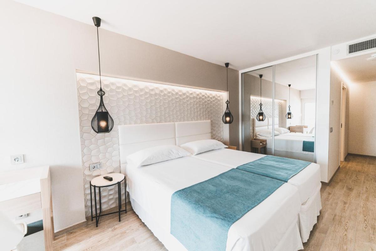 Cama o camas de una habitación en Ibiza Corso Hotel & Spa