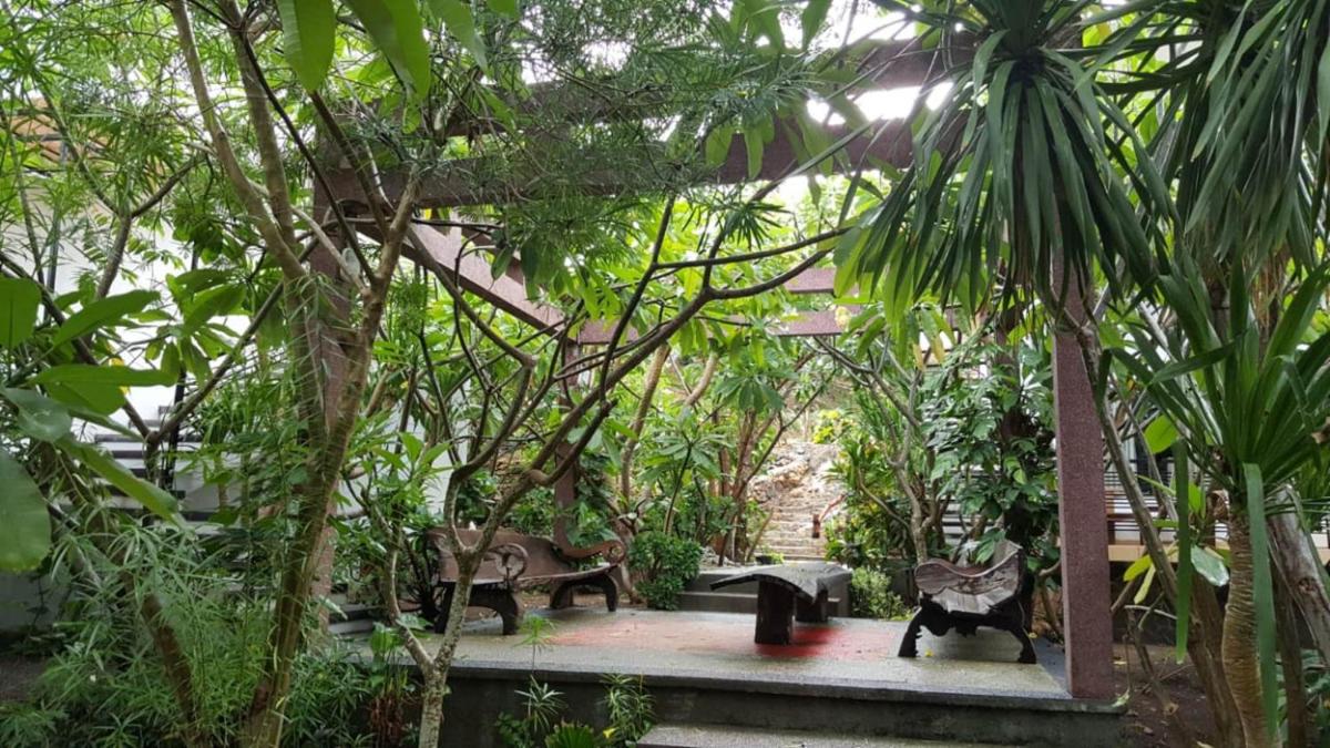 Exotic Komodo Hotel - Housity