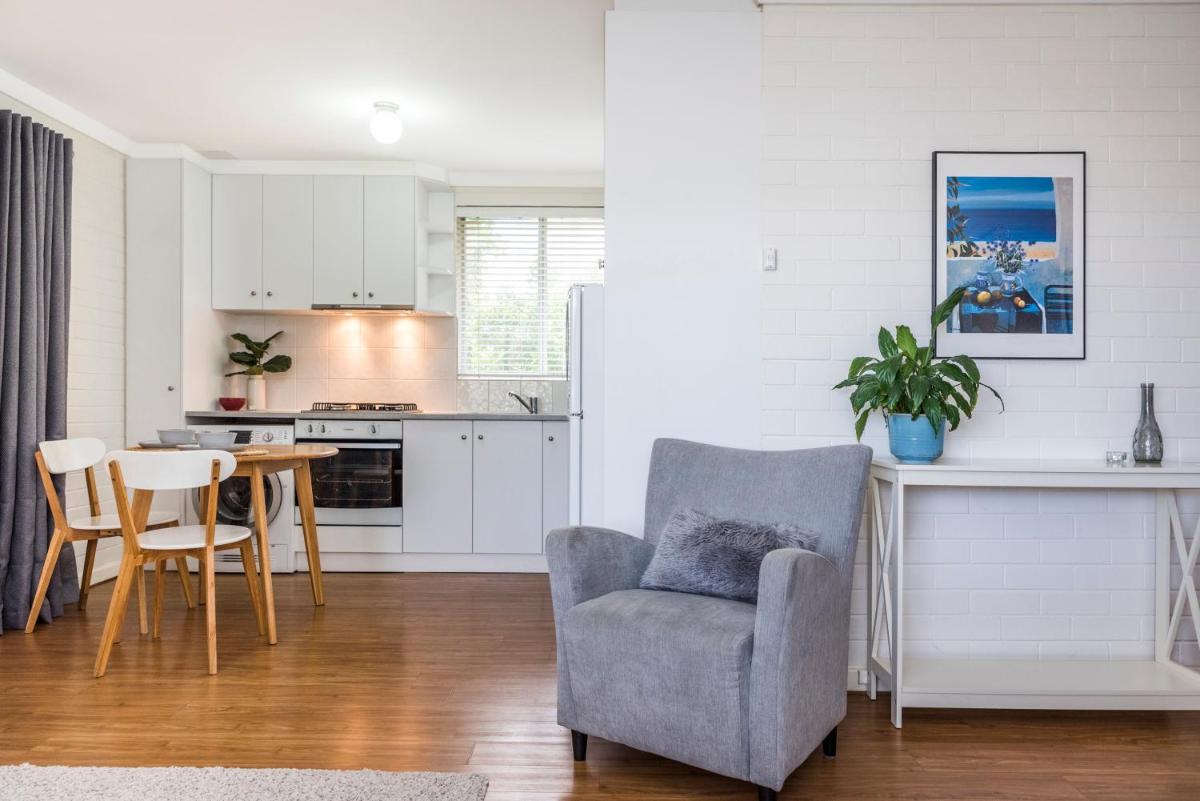 Hensman 10 - Housity