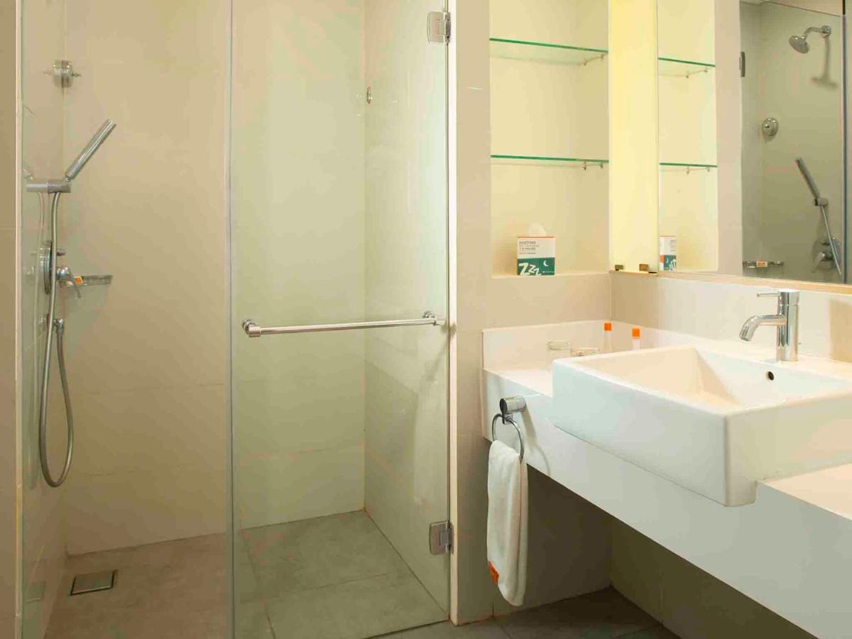 HARRIS Hotel Sentraland - Housity