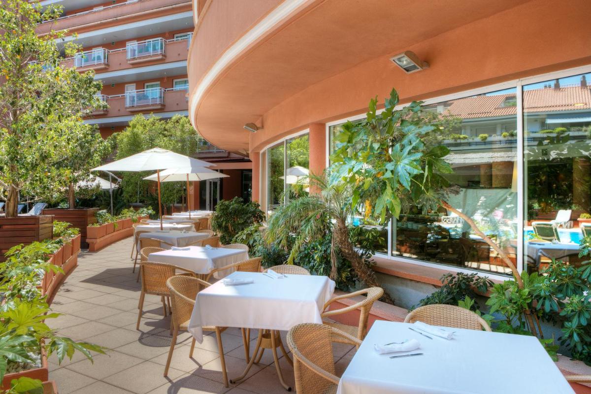 Un restaurante o sitio para comer en Sunway Playa Golf & Spa Sitges