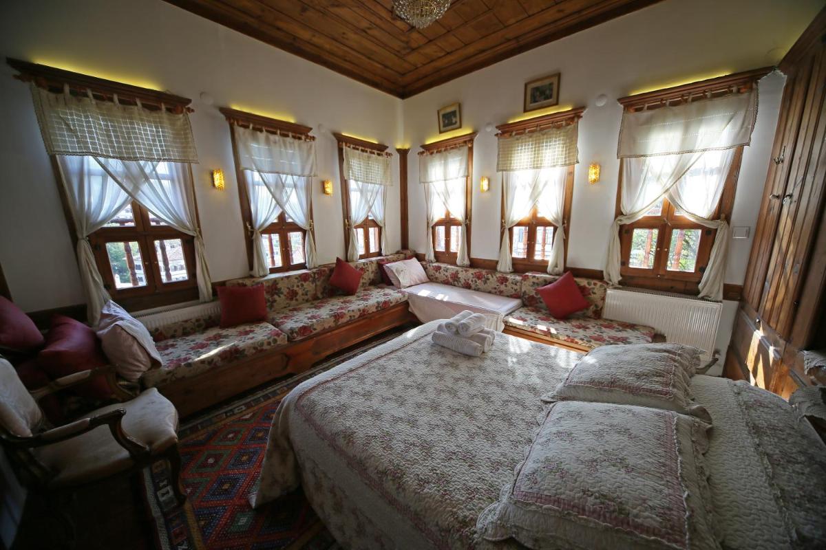 Peri Konak - Housity