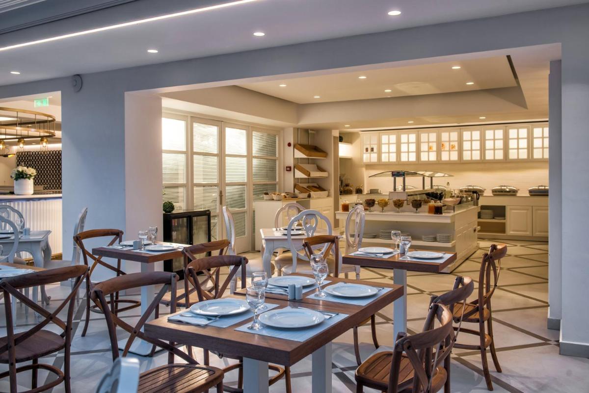 Mari Kristin Beach Hotel - Housity