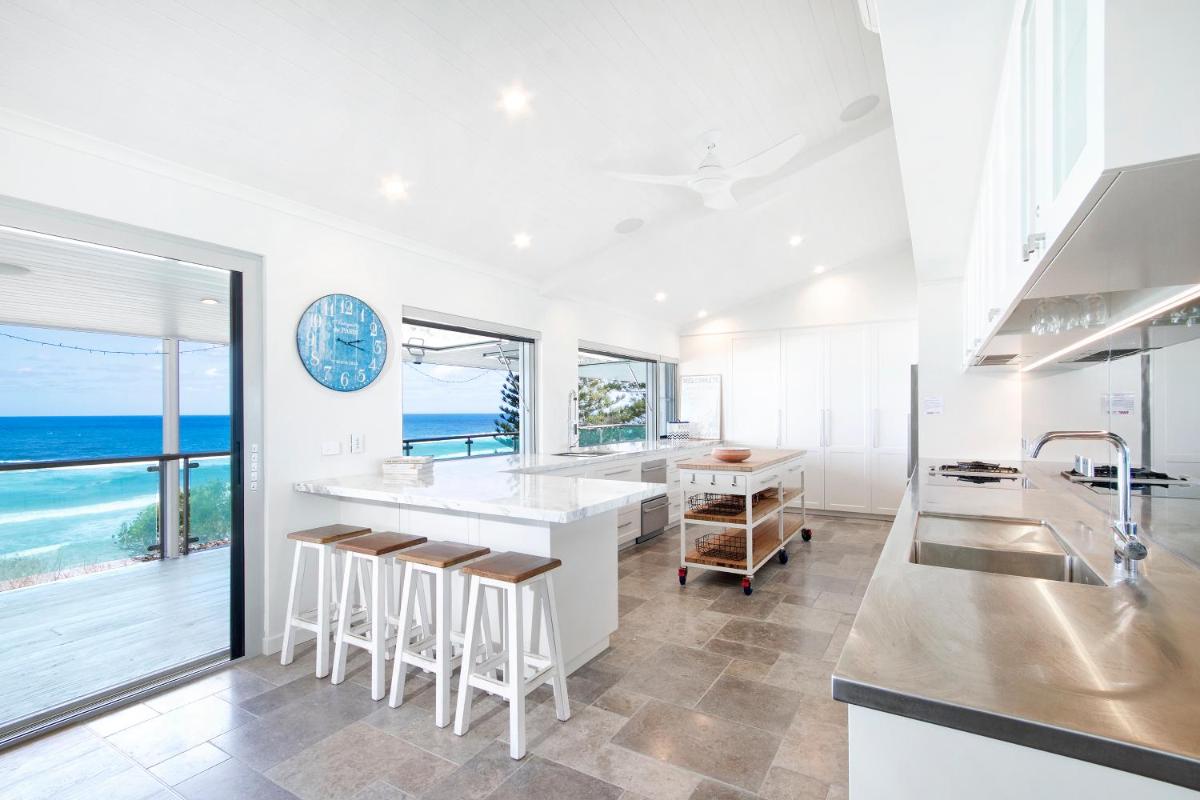 Ocean Panorama With Private Pool! - Housity