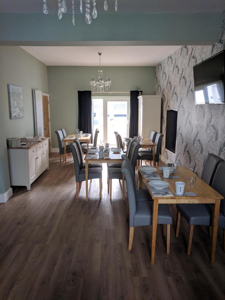 Lion House Bed & Breakfast with Restaurant - Housity