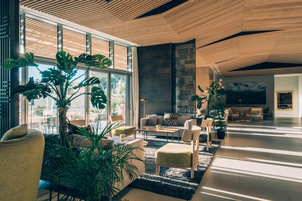 Zona de estar de Iberostar Selection Llaut Palma- Adults Only