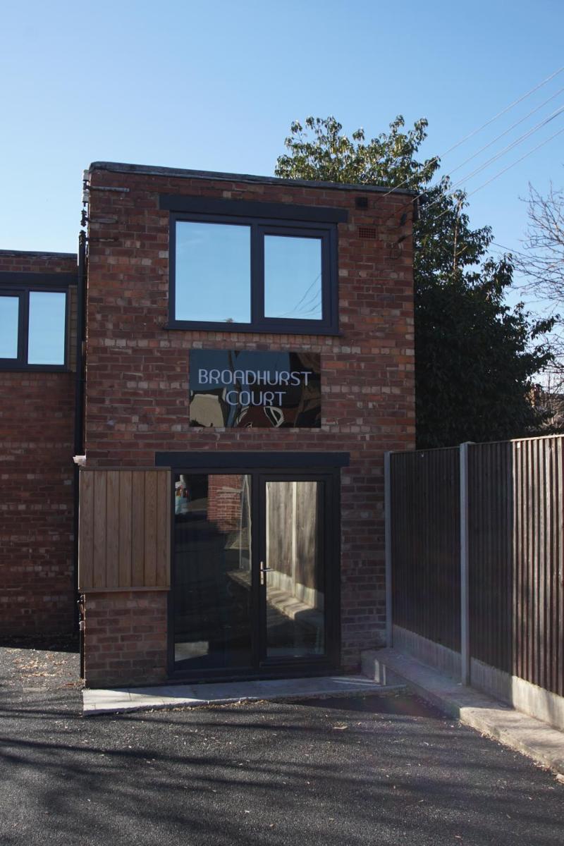 Apartment 3 Broadhurst Court sleeps 4 minutes from town centre & train - Housity