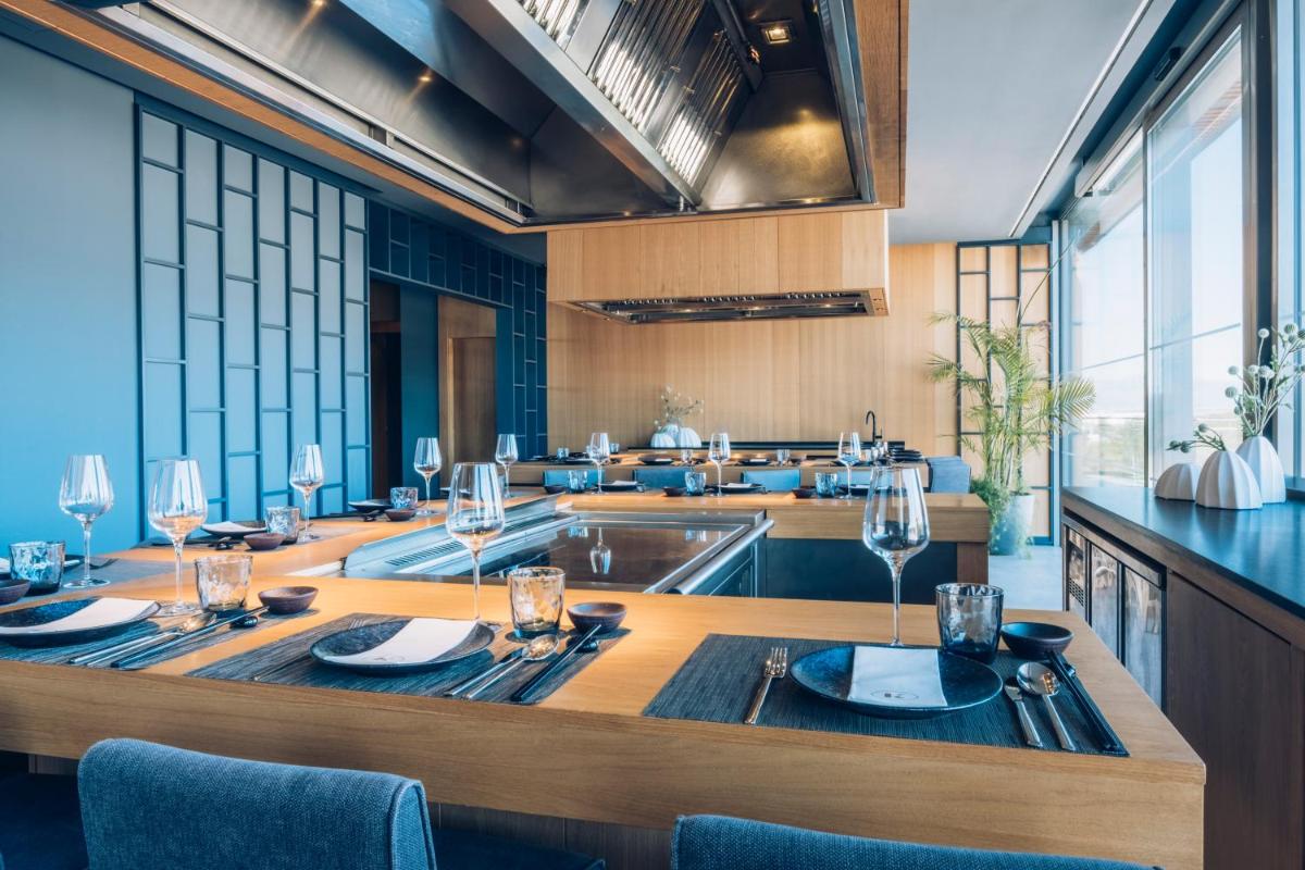 Un restaurante o sitio para comer en Iberostar Selection Llaut Palma- Adults Only