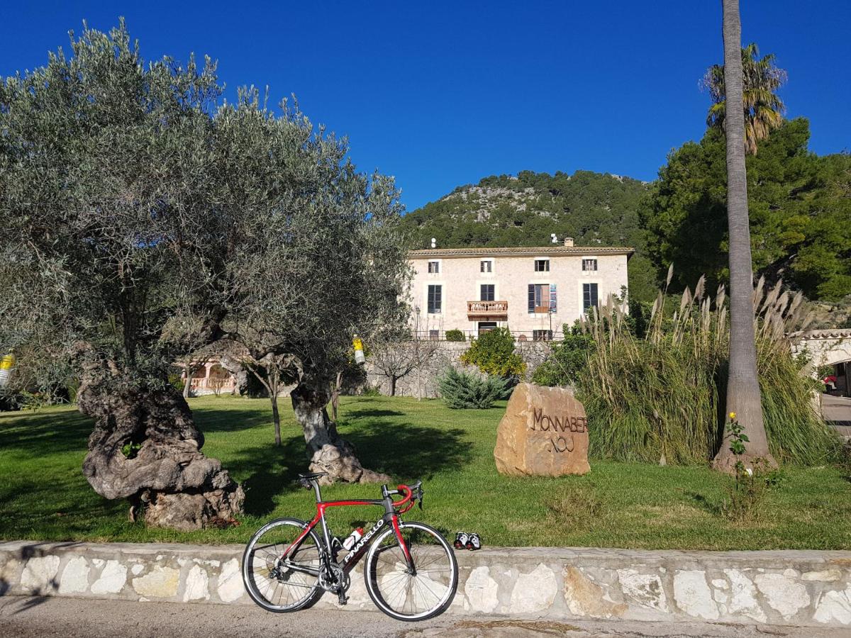 Montar en bicicleta en Monnaber Nou Finca Hotel & Spa o alrededores