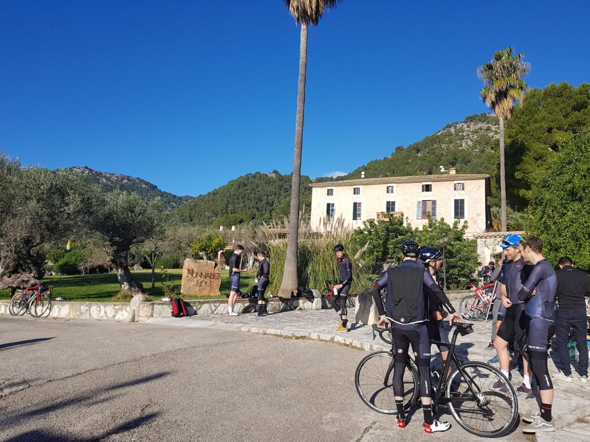Montar en bicicleta en Monnaber Nou Finca Hotel & Spa o alrededores