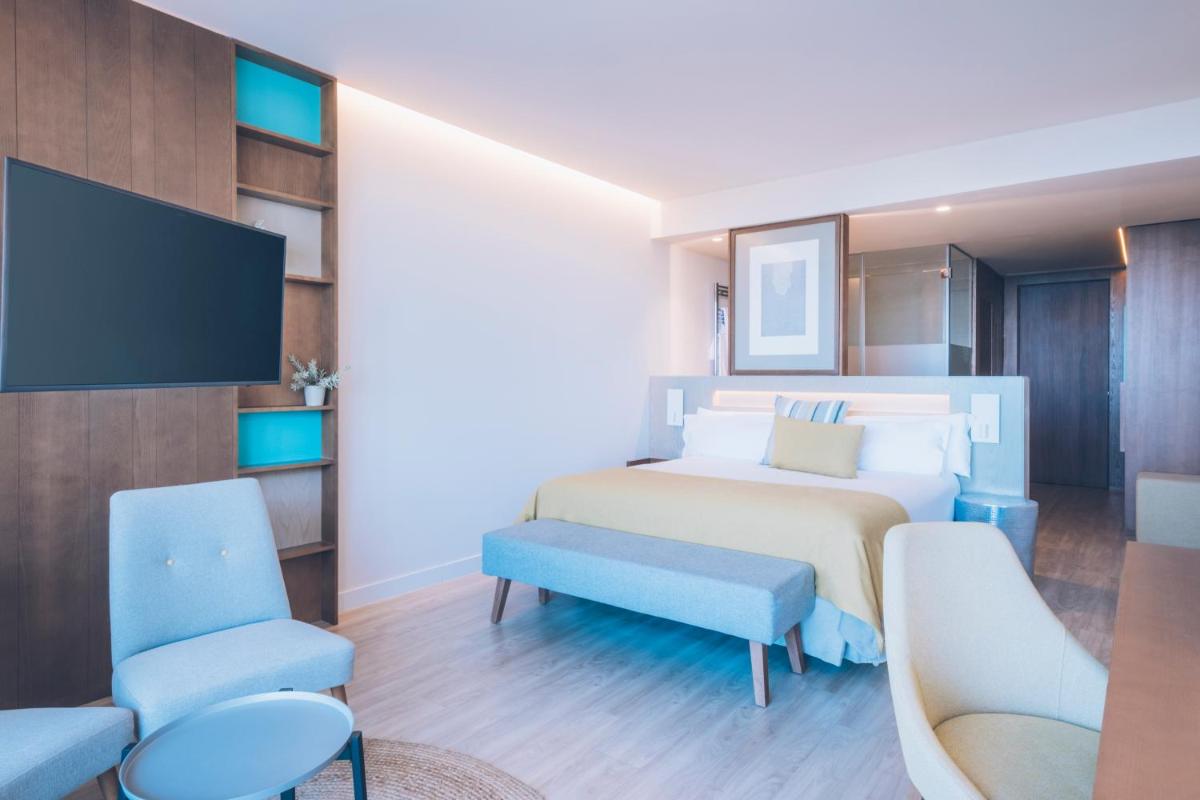 Cama o camas de una habitación en Iberostar Selection Llaut Palma- Adults Only