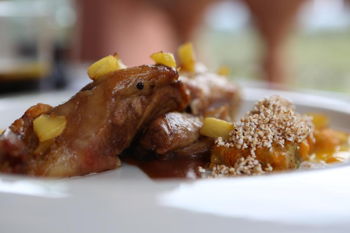 Comida en o cerca de este hotel