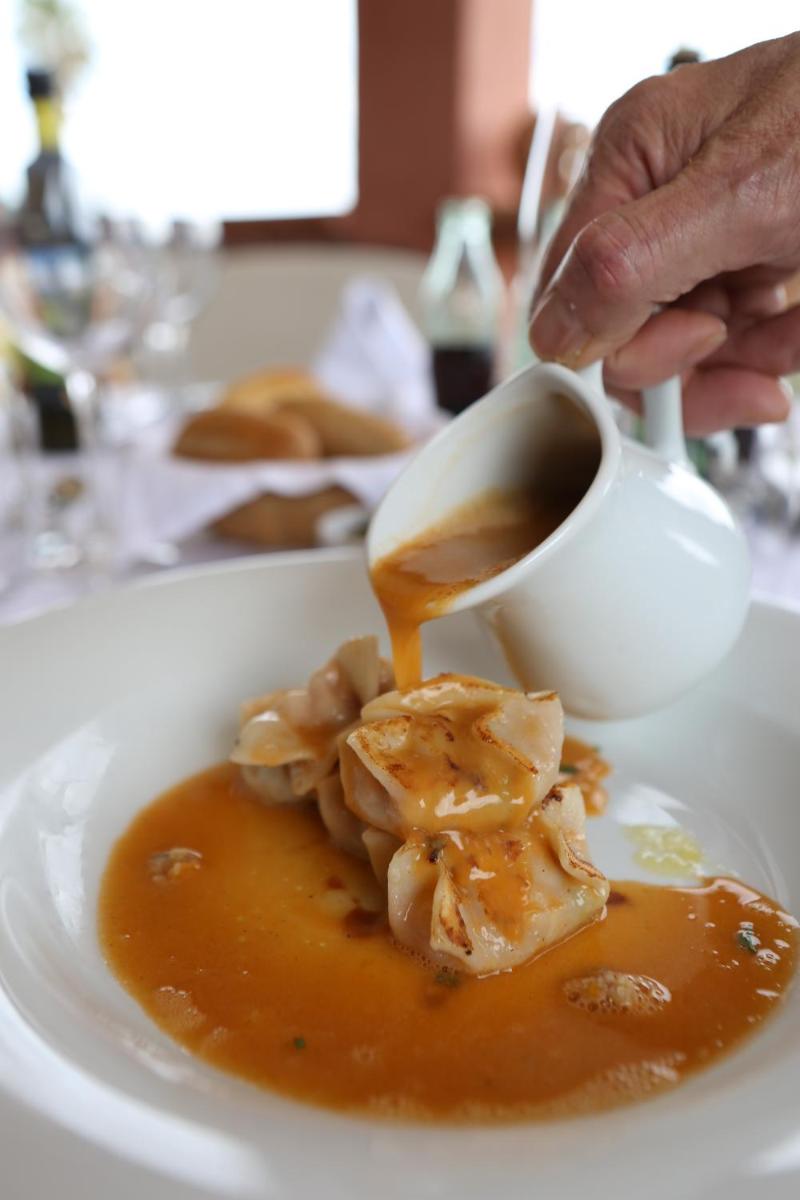 Comida en o cerca de este hotel