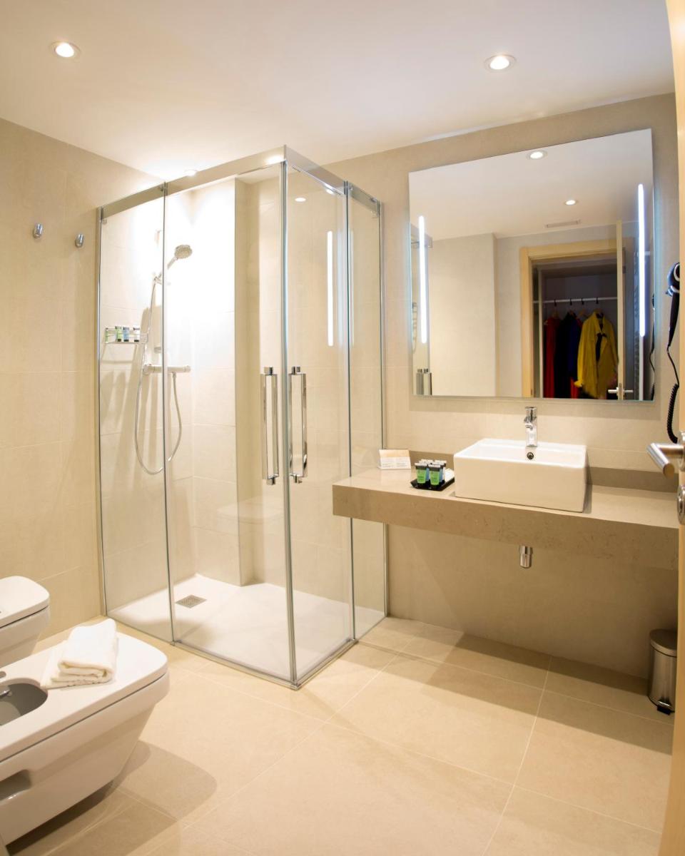 Hotel Plaza De La Paz - Housity