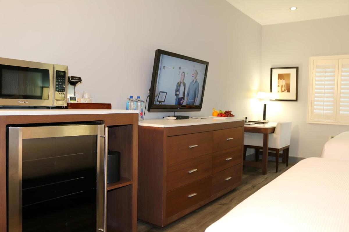 Suitetrails - BLVD Hotel & Studios- Walking Distance to Universal Studios Hollywood