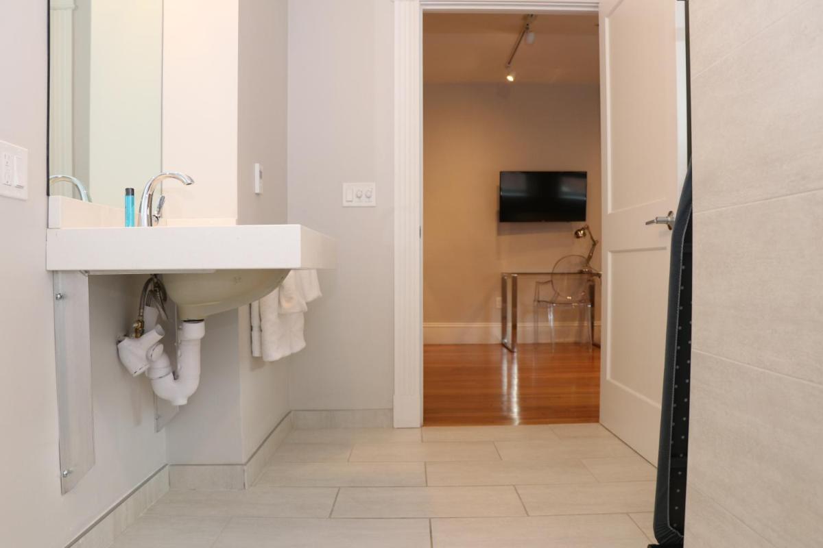 Suitetrails - A Stylish Stay w/ a Queen Bed, Heated Floors.. #11
