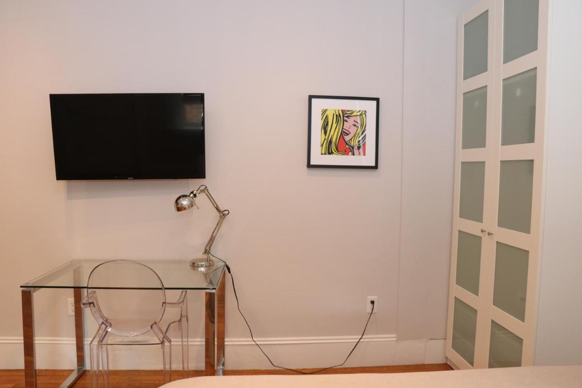 A Stylish Stay w/ a Queen Bed, Heated Floors.. #11 - Housity