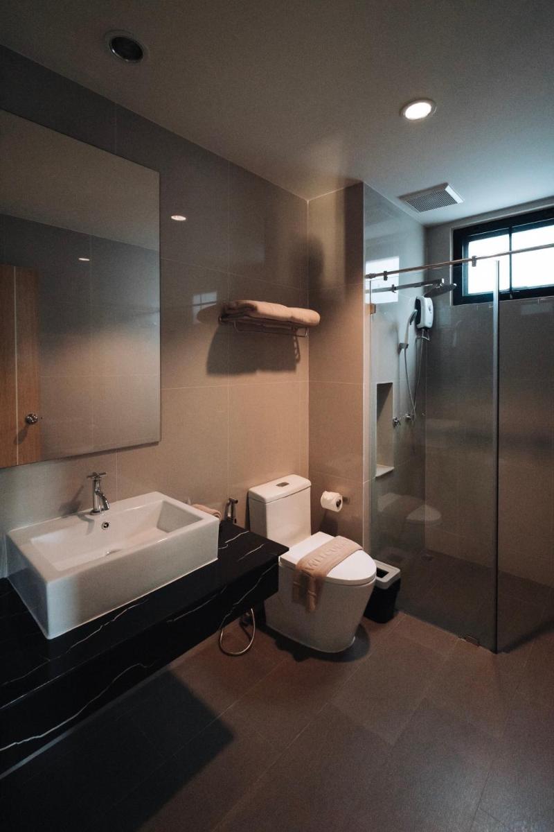 Riverawan Hotel - Housity