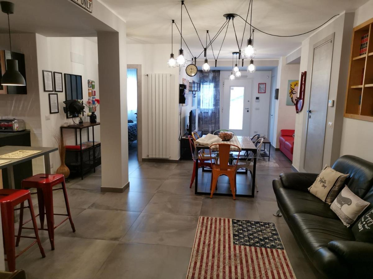 The black dog house - Housity
